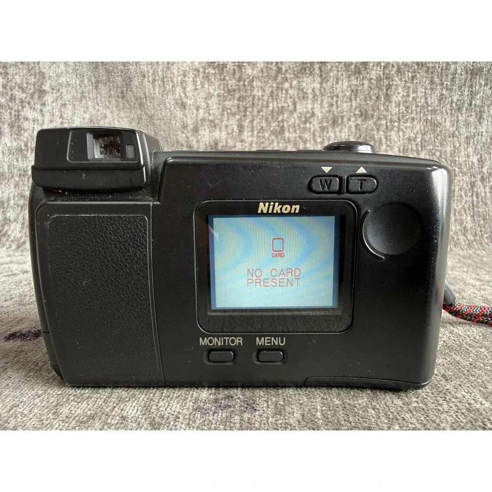 Vintage Nikon Coolpix 800 Digital Camera Black 2.1MP Zoom Nikkor Tested Working